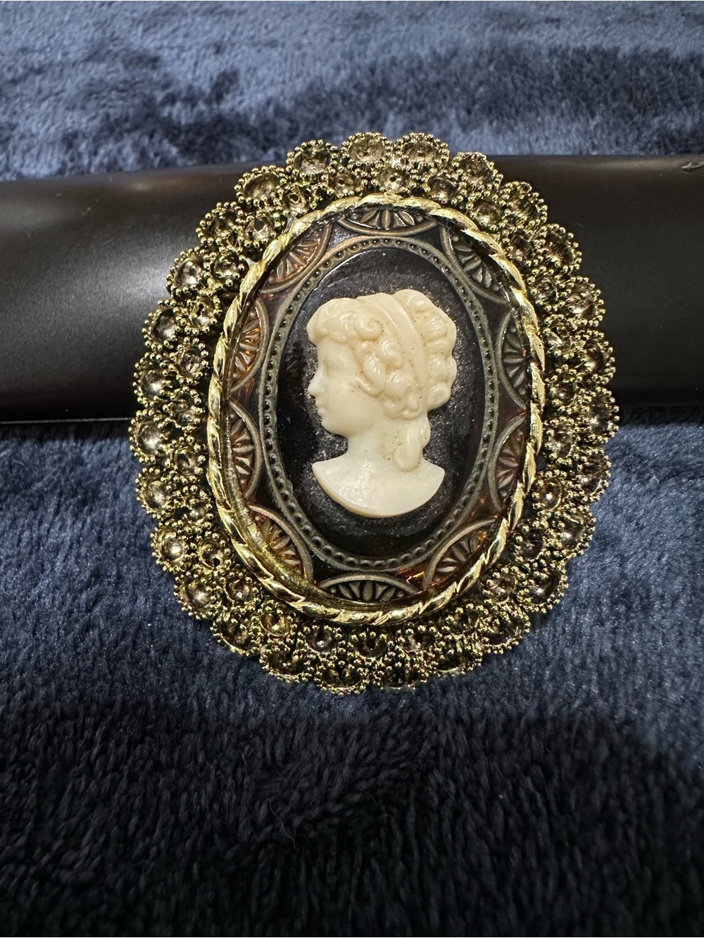 Vintage revival cameo broach